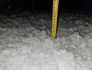 Zateplení stropu zděného rodinného domu pomocí foukané izolace